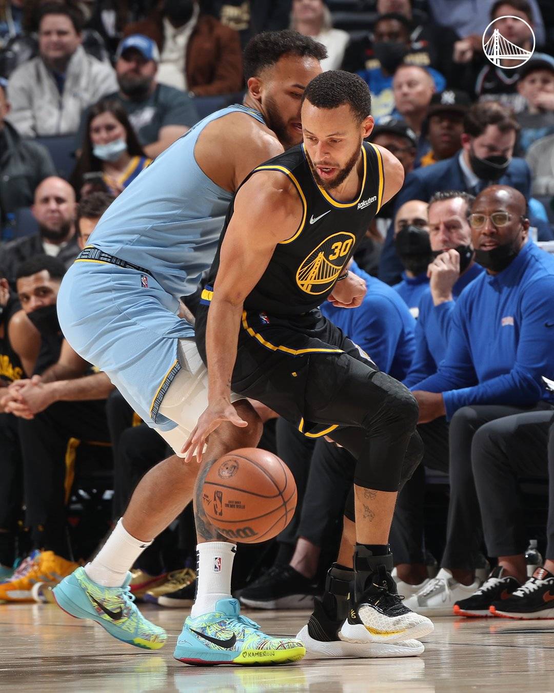 kaiyun官网中国-库里重返赛场，爆冷首场状态出色，TES观众沸腾！气势如虹延续-kaiyun官网中国