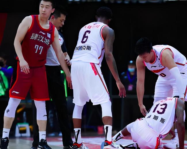 kaiyun(中国)官方网站-广东宏远发布备战花絮，集结日扳平良机，西甲任务艰巨，纪律约束更严格-kaiyun(中国)官方网站